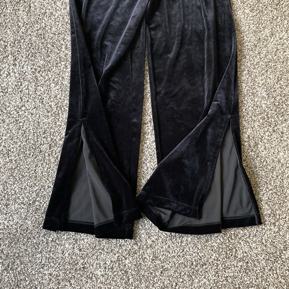 Chico’s Pull on Wide Leg Velour Pants. Chico’s size 1 - Picture 2 of 5